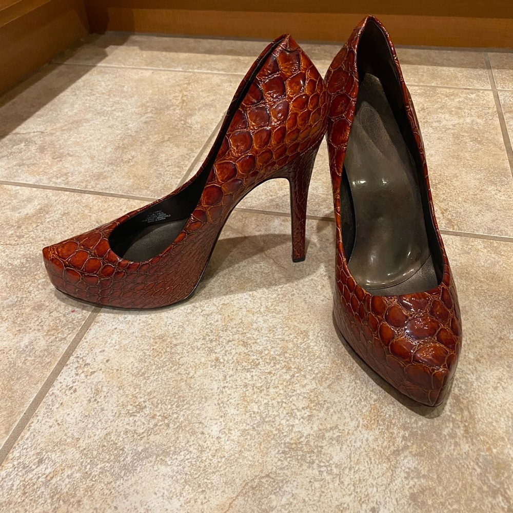 Jessica Simpson Heels brown reptile skin